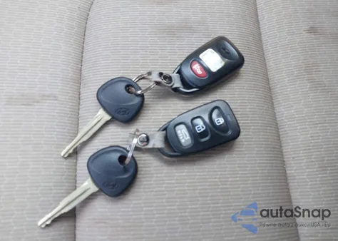 2017 Hyundai Elantra Se z USA, uszkodzony, nr VIN KMHD84LF7HU076817